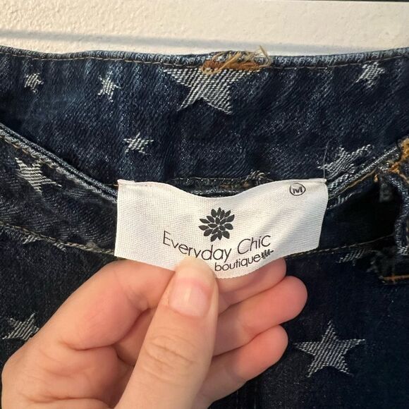 New Star Print Distressed Mom Jeans - Picture 6 of 11